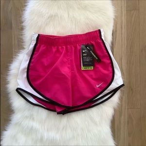 NWT NIKE RUNNING SHORT STANDARD FIT❤️❤️❤️❤️